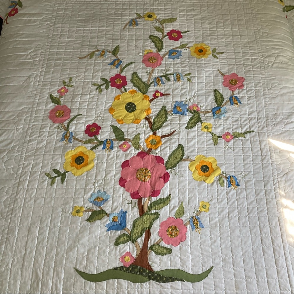 Vintage Tree of Life Appliqué floral quilt 78” W X 94” L
